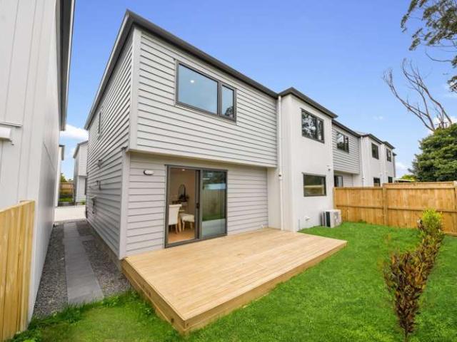 Townhouse for sale in Henderson, Henderson-Massey