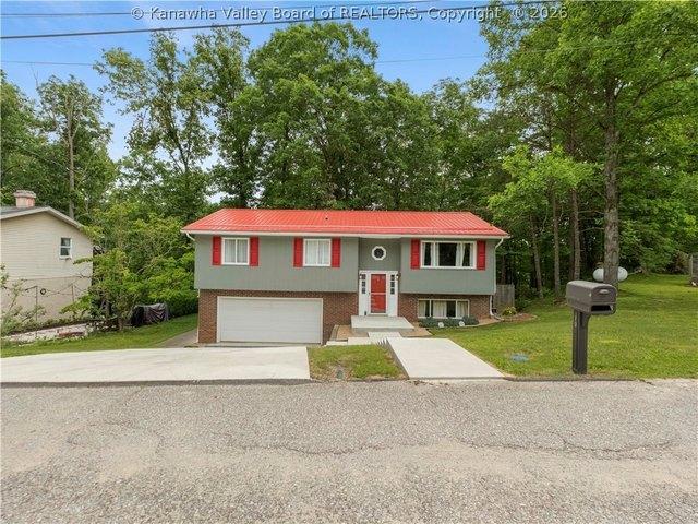 House for sale in Clendenin, West Virginia