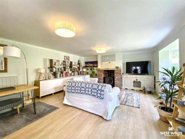 House for sale in Saundersfoot, Wales