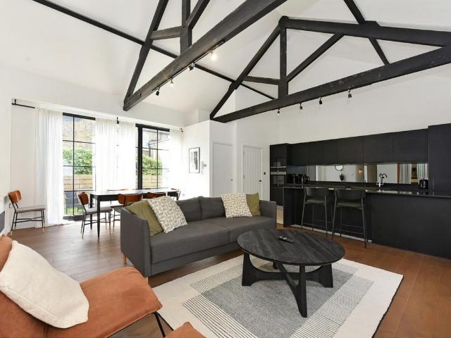 Flat for sale in Maida Hill, Greater London