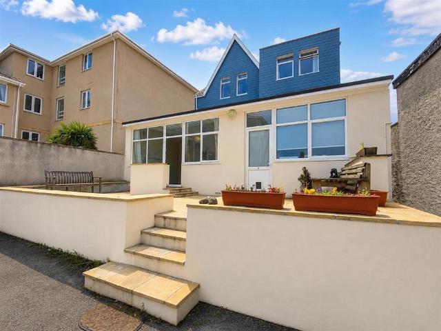 Flat for sale in Newquay, Cornwall