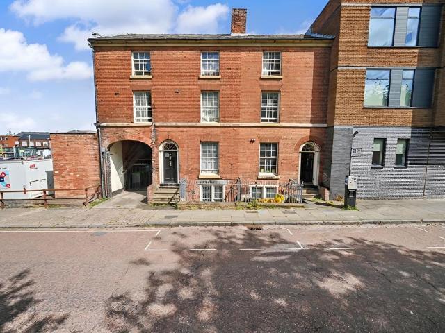 Flat for sale in Goldthorn Hill, West Midlands