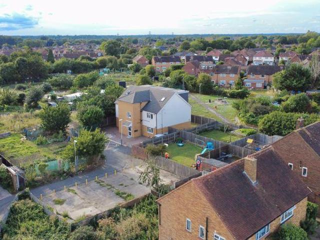 Flat for sale in Cowley, Greater London