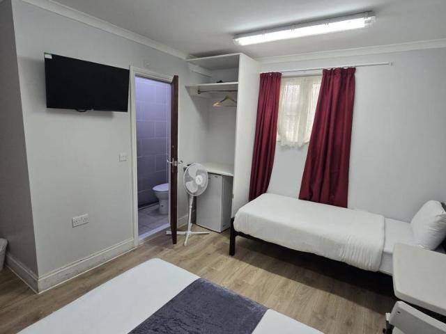 Bungalow for rent in Greater London