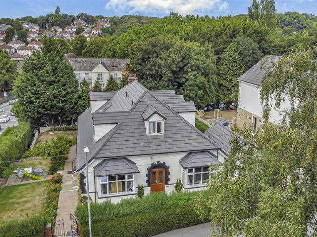 House for sale in Oakwood, West Yorkshire