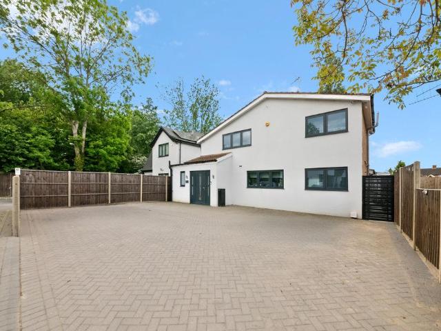 House for sale in Denham