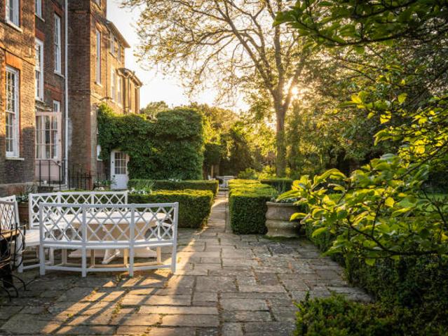 Farm for sale in London Borough of Richmond upon Thames, Greater London