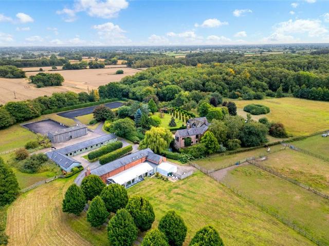 House for sale in Plumley
