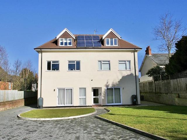 Flat for sale in Sheerwater, Woking