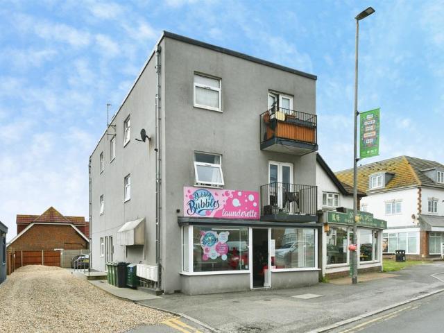 Flat for sale in Peacehaven, Iford