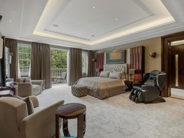 House for sale in Cat Hill
