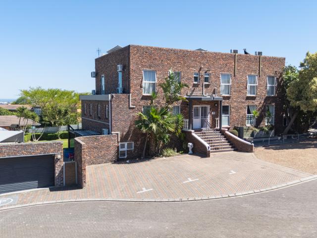 House for sale in Plattekloof, Parow