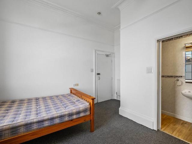 Room for rent in Pennycomequick, Mount Wise