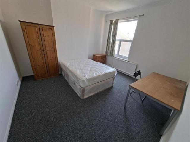 Room for rent in Falcon Lodge, Wales
