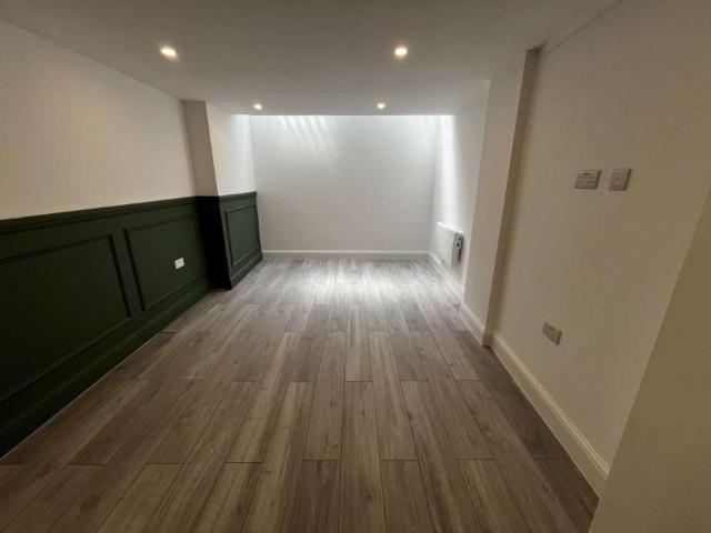 Room for rent in Lyons, Greater London