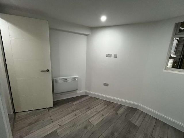 Room for rent in Lyons, Greater London