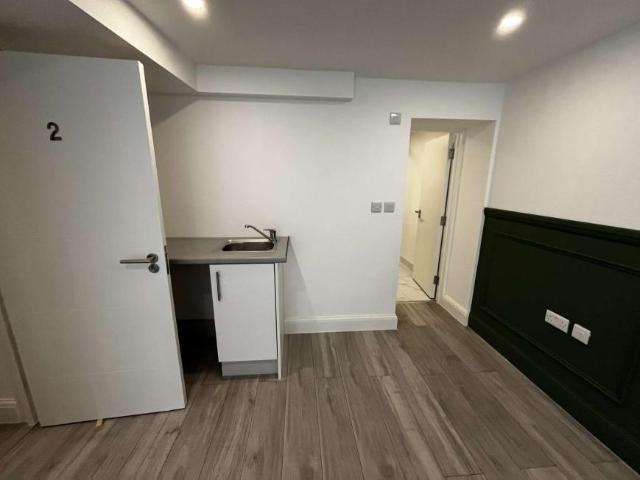 Room for rent in Lyons, Greater London