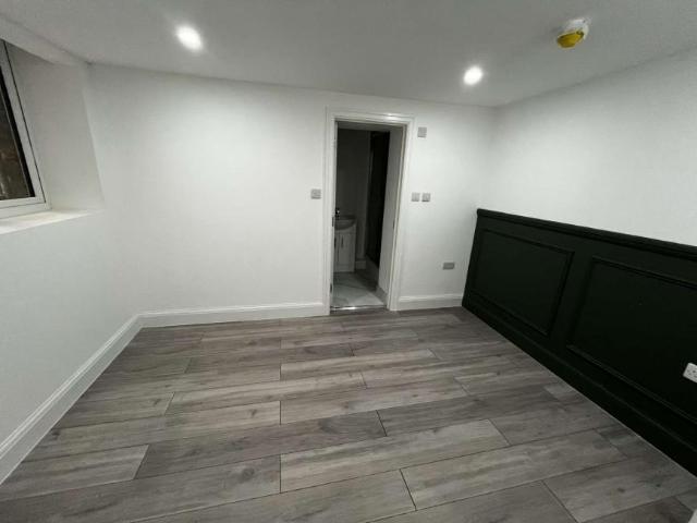 Room for rent in Lyons, Greater London