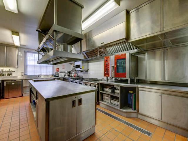 Cottage for sale in Cat Hill
