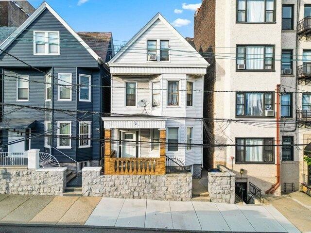 House for sale in Hudson, New Jersey