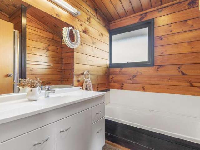 House for sale in Beachlands