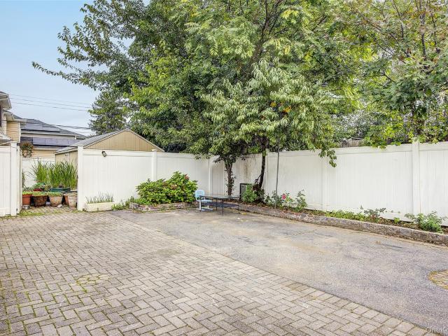 House for sale in Locust Grove, Syosset