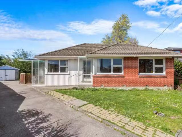 House for sale in Chaslands, Canterbury
