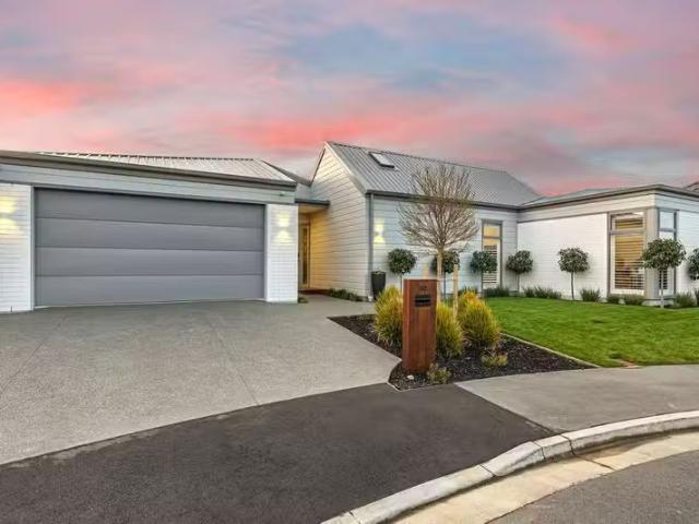 House for sale in Chaslands, Canterbury