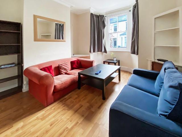 Room for rent in St Clement's, The Slade