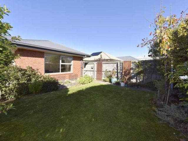 House for sale in Chaslands, Canterbury