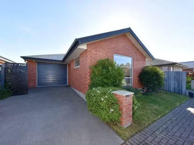 House for sale in Chaslands, Canterbury