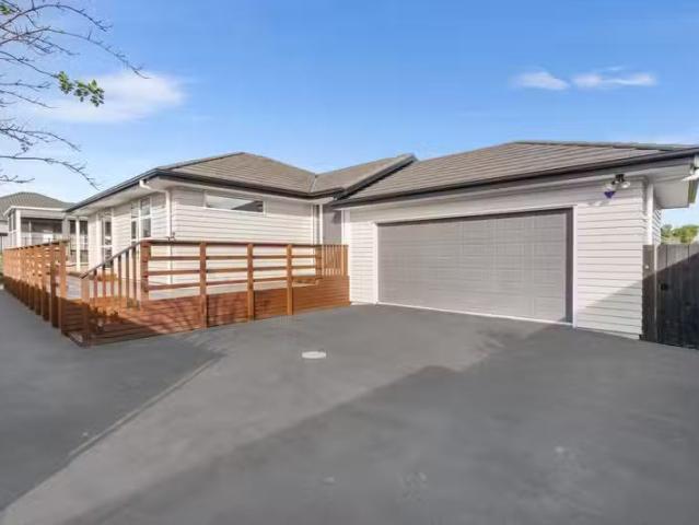 House for sale in Chaslands, Canterbury