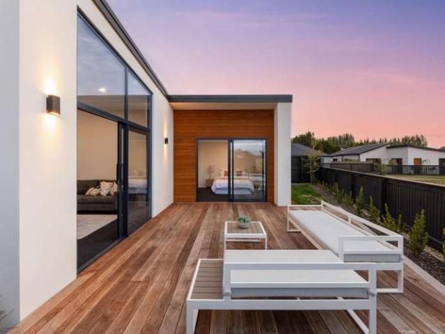 House for sale in Chaslands, Canterbury