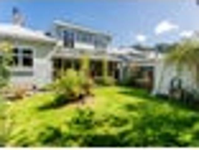 House for sale in Otakou