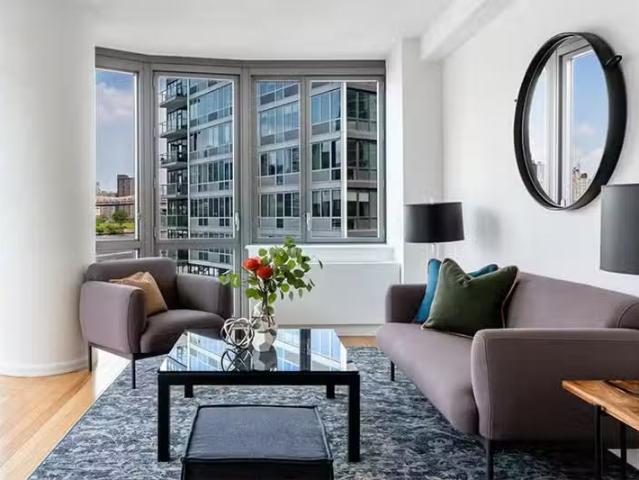 Condo for rent in Bayside