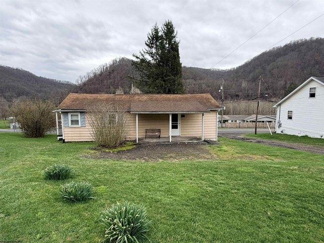 House for sale in Rowlesburg, West Virginia