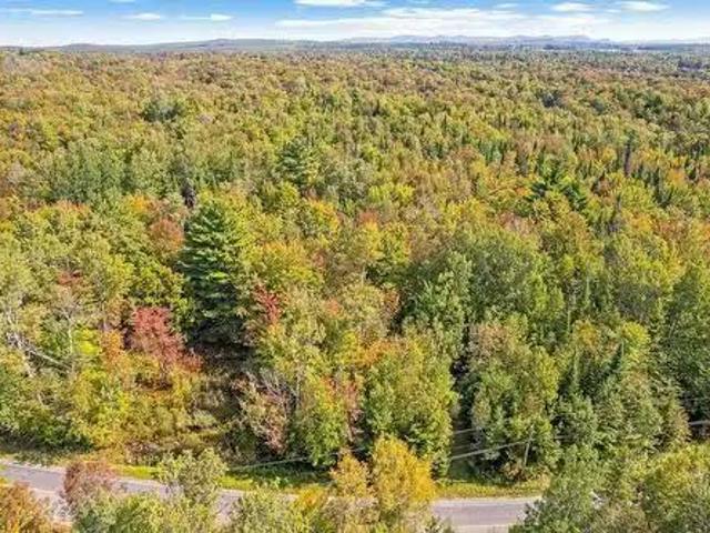 House for sale in Magog