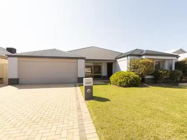 House for rent in Lakelands