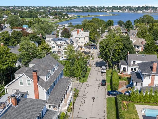 Condo for sale in Newport, Newport County