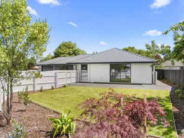 House for sale in Chaslands, Canterbury