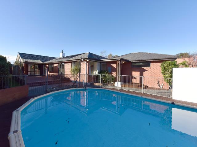 House for rent in Chaslands, Canterbury