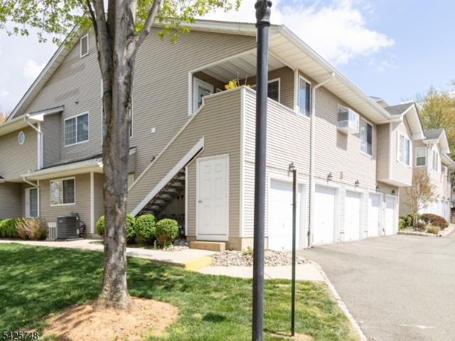 Condo for sale in Pluckemin, New Jersey
