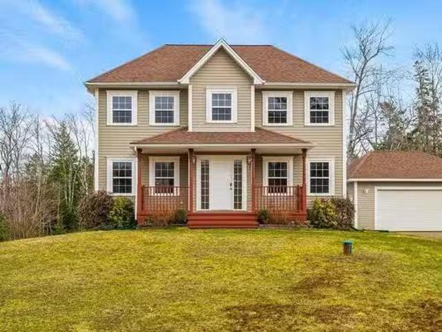 House for sale in Beaver Bank, Nova Scotia