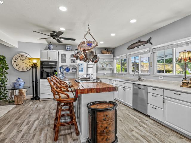 House for sale in Cathlamet, Washington