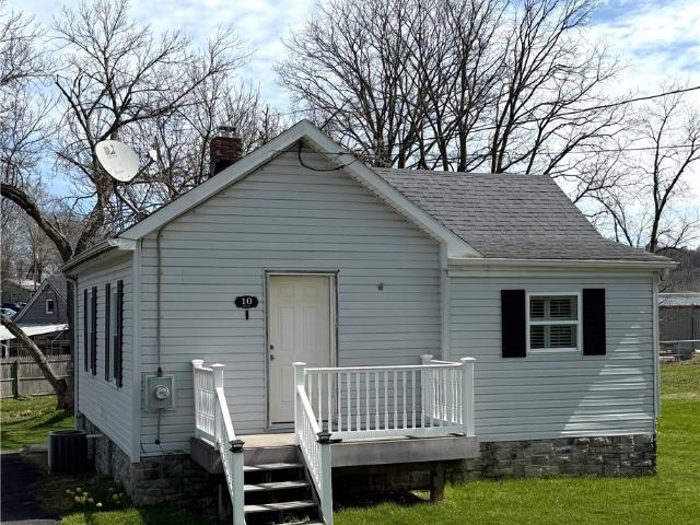 House for sale in Meadow Lands, Pennsylvania