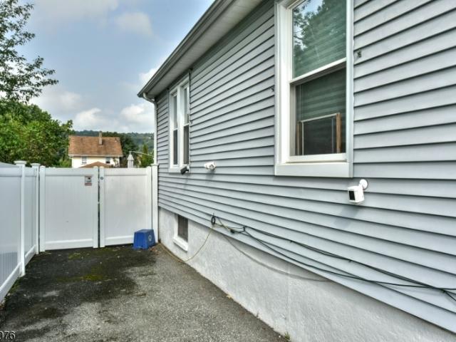 House for sale in Hawthorne