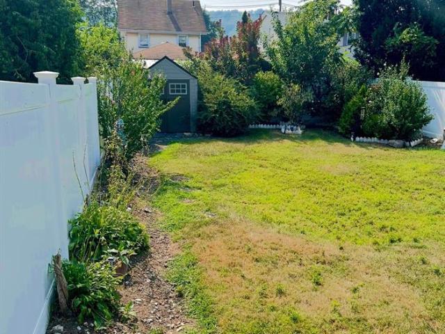 House for sale in Hawthorne