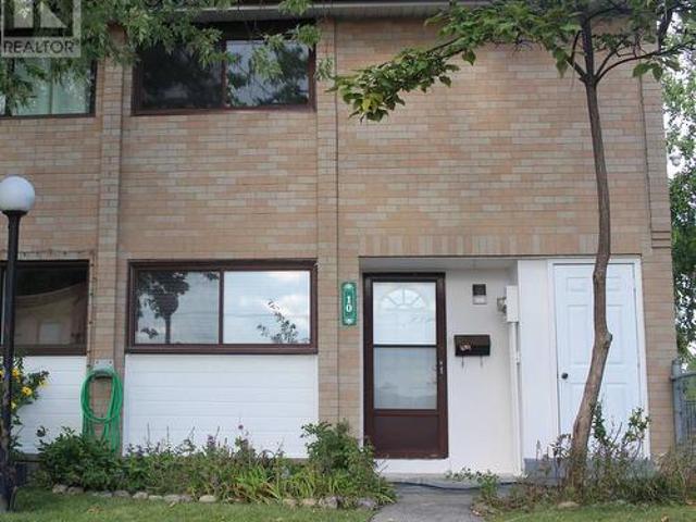 Townhouse for sale in Georgina, Ontario