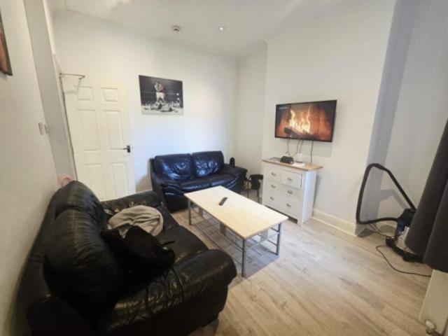 Room for rent in High Field, York