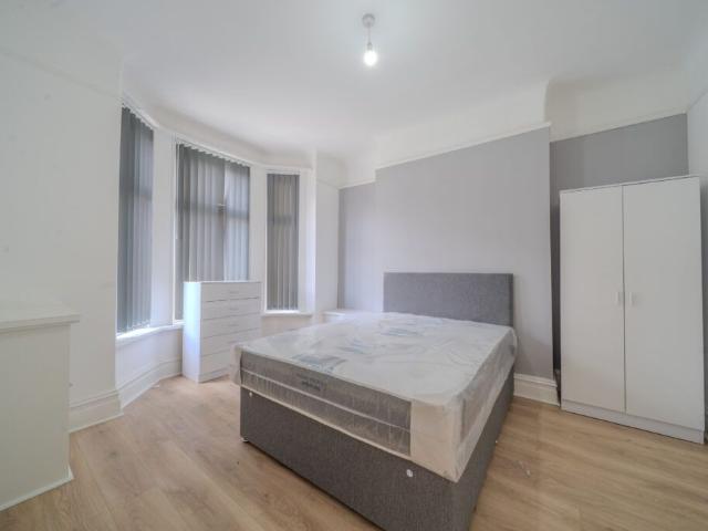 House for rent in Calderstones